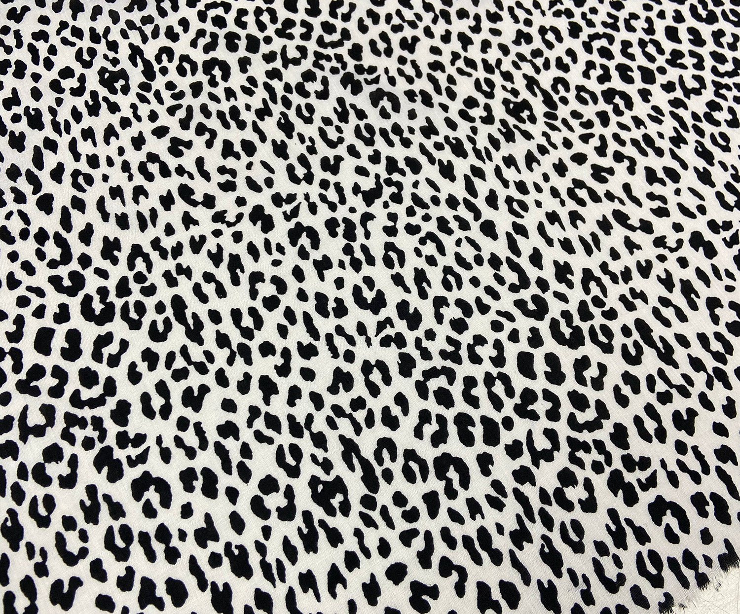 LEOPAR DESENLİ VUAL VİSKON KUMAŞ - SİYAH