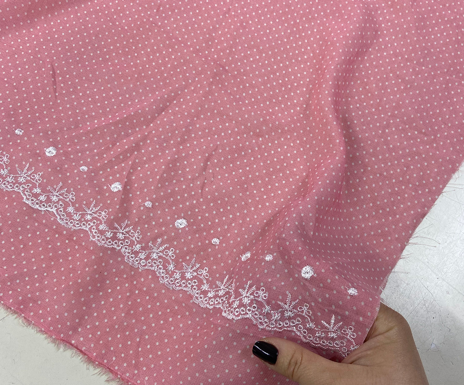 ETEKLERİ NAKIŞLI PUANTİYELİ ŞİFON KUMAŞ - PEMBE