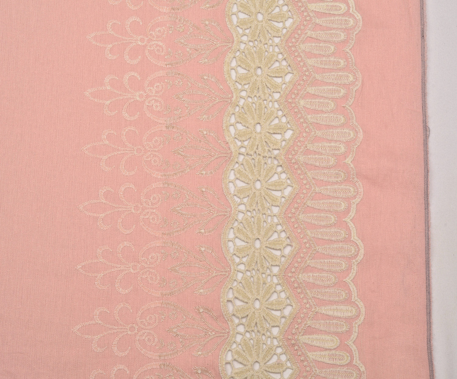 İŞLEMELİ KETEN BRODE KUMAŞ - PEMBE