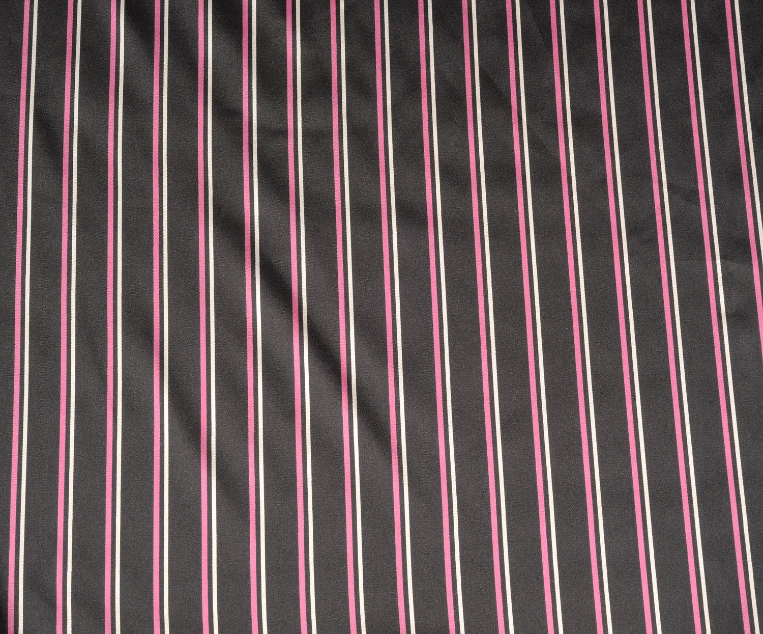 ÇİZGİLİ LİKRALI SATEN KUMAŞ - PEMBE