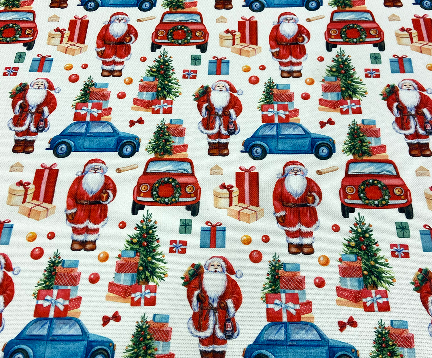 YILBAŞI NOEL BABA VE ARABALAR DİJİTAL BASKI KUMAŞ - BEYAZ