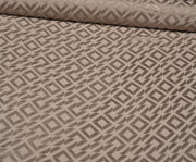 GEOMETRİK DESENLİ VİSKON SATEN KUMAŞ - BEJ