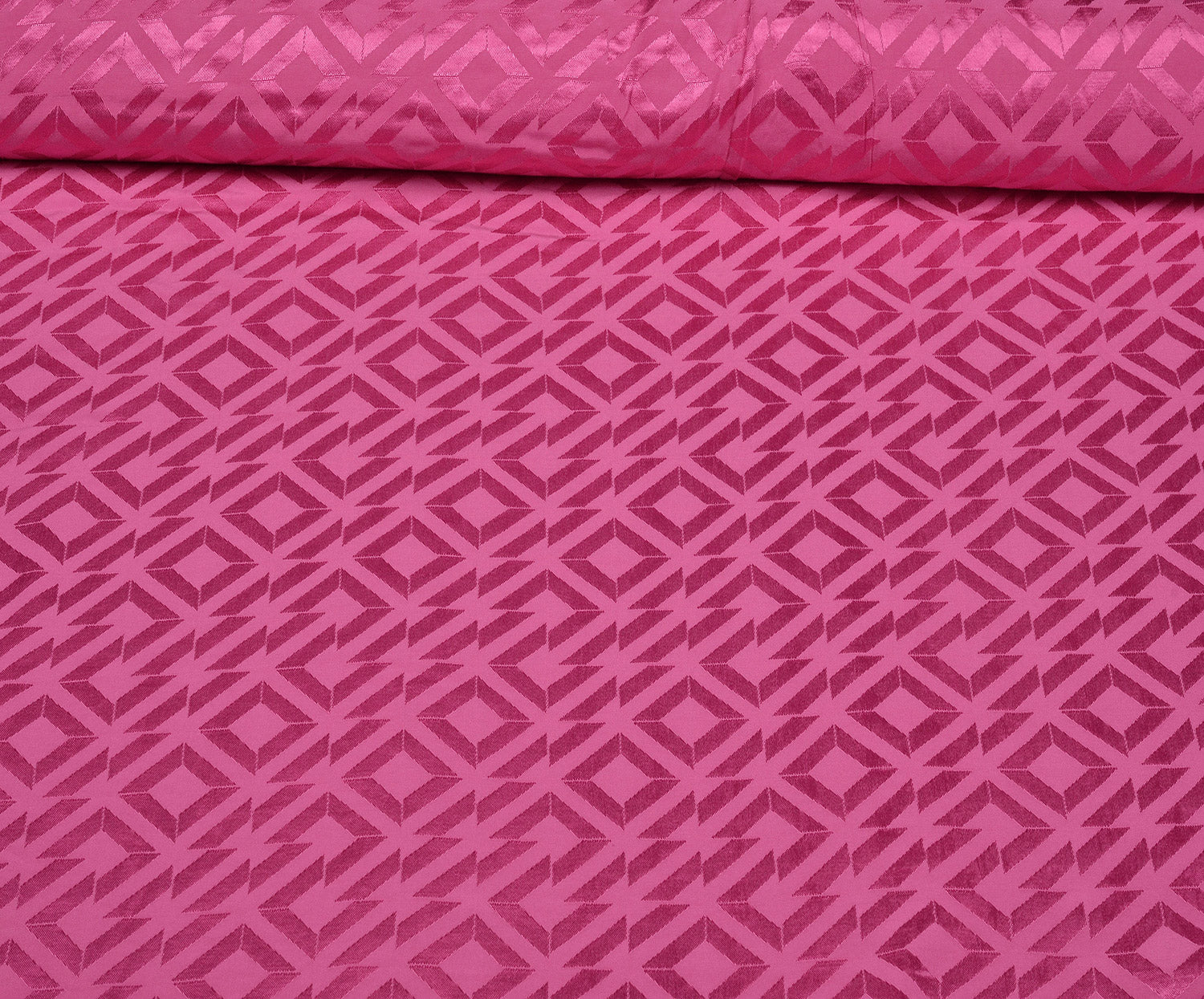 GEOMETRİK DESENLİ VİSKON SATEN KUMAŞ - ŞEKER PEMBE