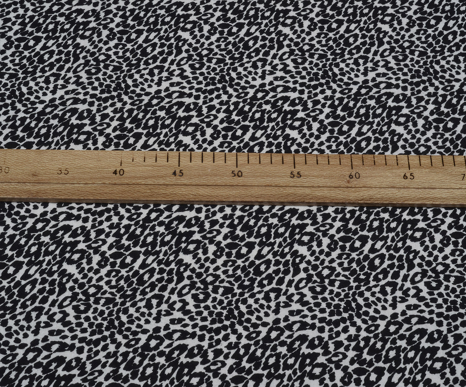LEOPAR DESENLİ FLANEL PAMUK KUMAŞ