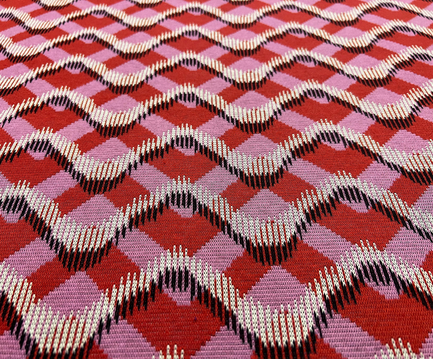DESENLİ ÖRME KUMAŞ - PEMBE