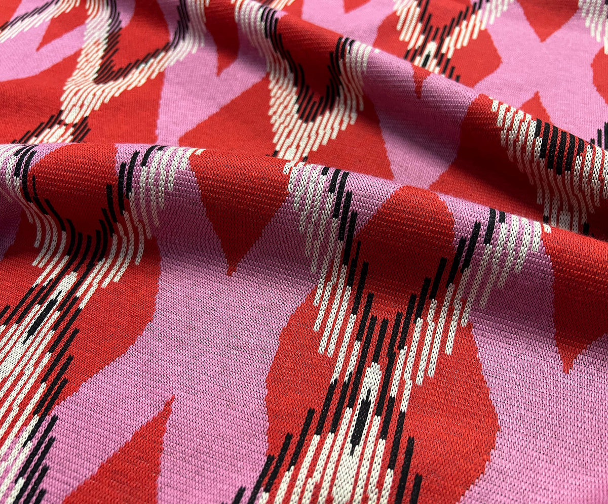 GEOMETRİK DESENLİ ÖRME KUMAŞ - PEMBE