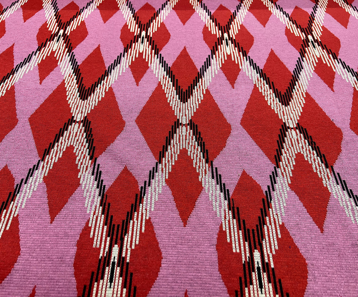 GEOMETRİK DESENLİ ÖRME KUMAŞ - PEMBE