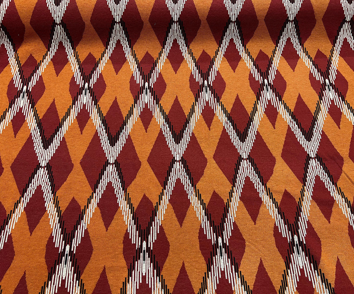 GEOMETRİK DESENLİ ÖRME KUMAŞ - BORDO