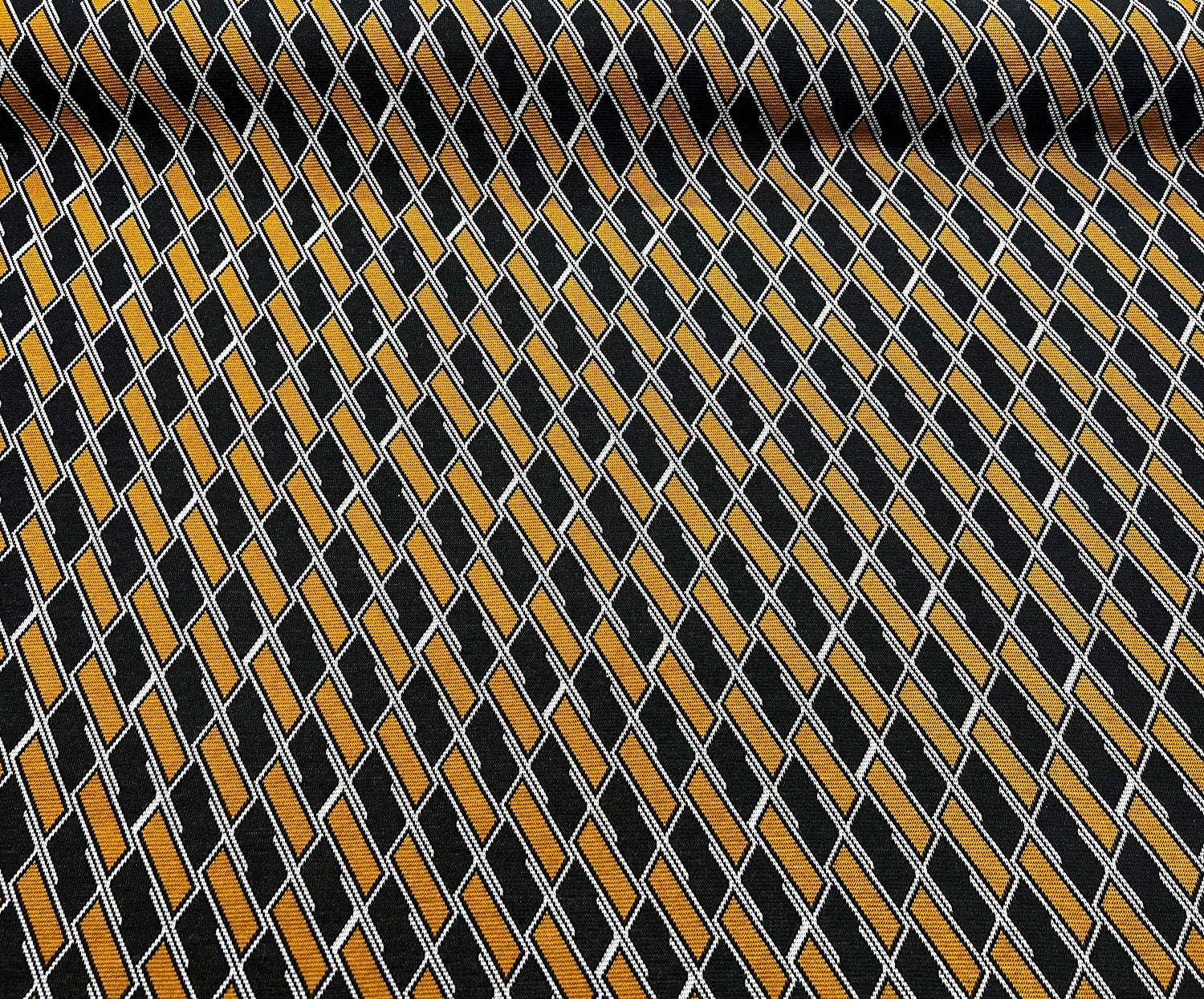 GEOMETRİK DESENLİ ÖRME KUMAŞ - SAFRAN
