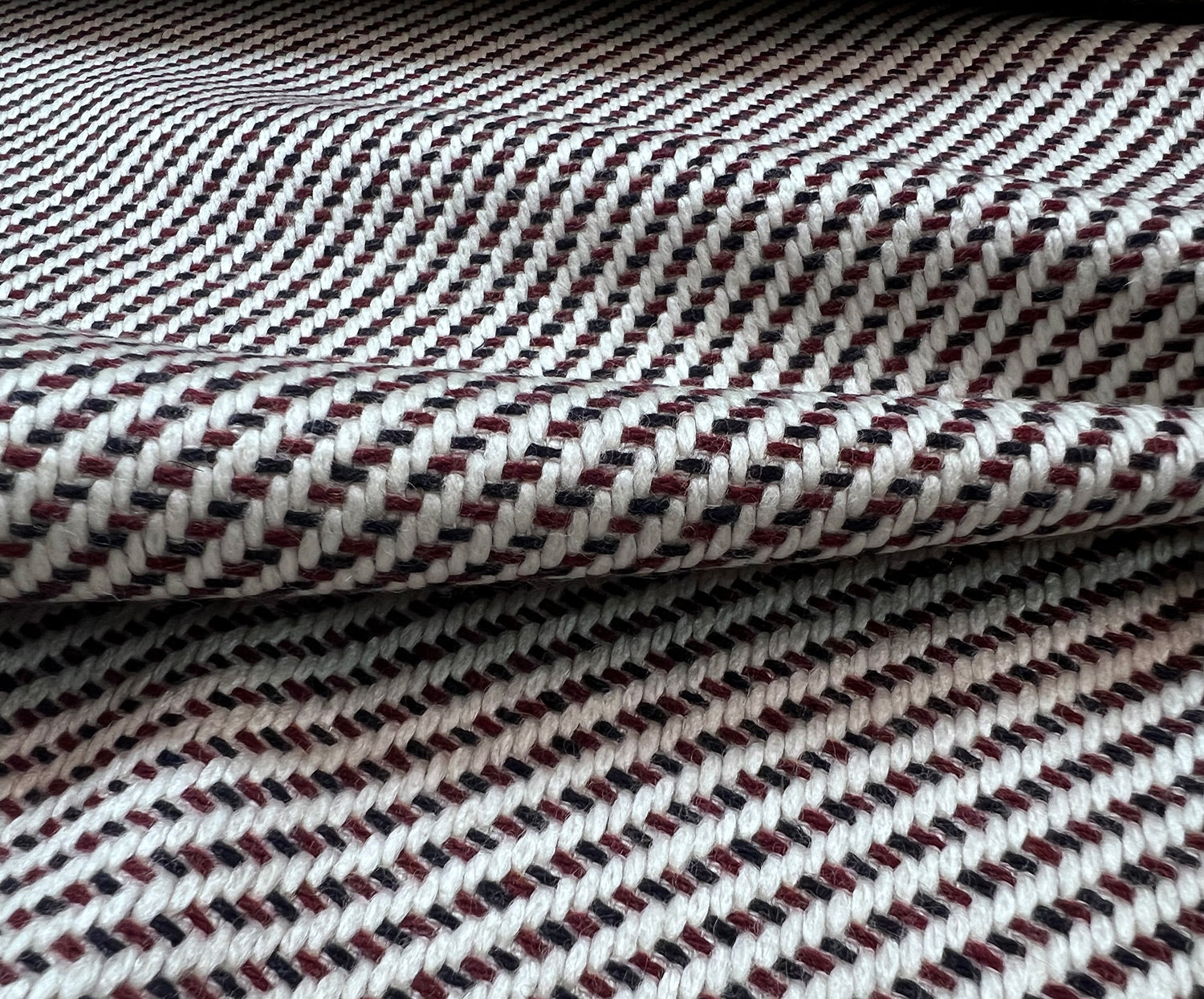 DESENLİ ŞANEL BUKLET KUMAŞ - BORDO