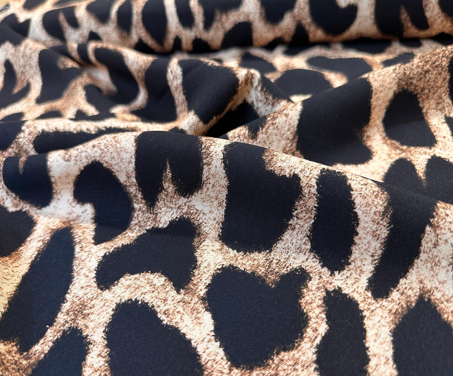 LEOPAR DESENLİ VİSKON KUMAŞ - BEJ