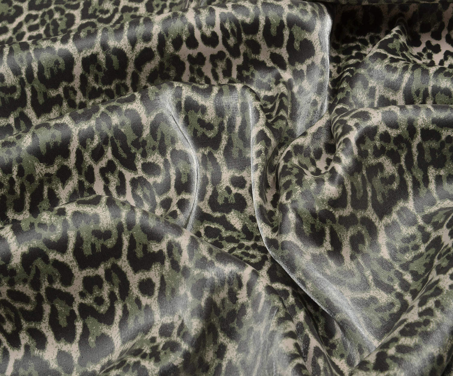 LEOPAR DESENLİ SATEN KUMAŞ