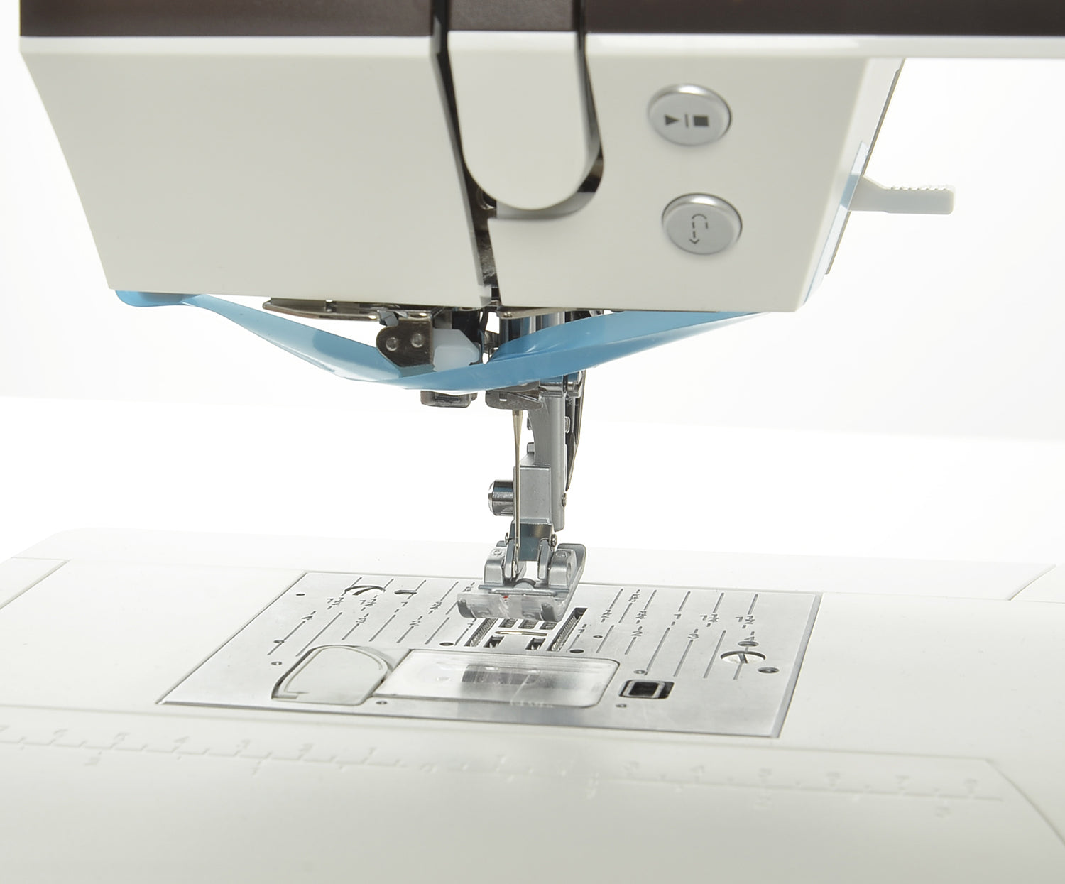 PFAFF CREATİVE AMBİTİON 640