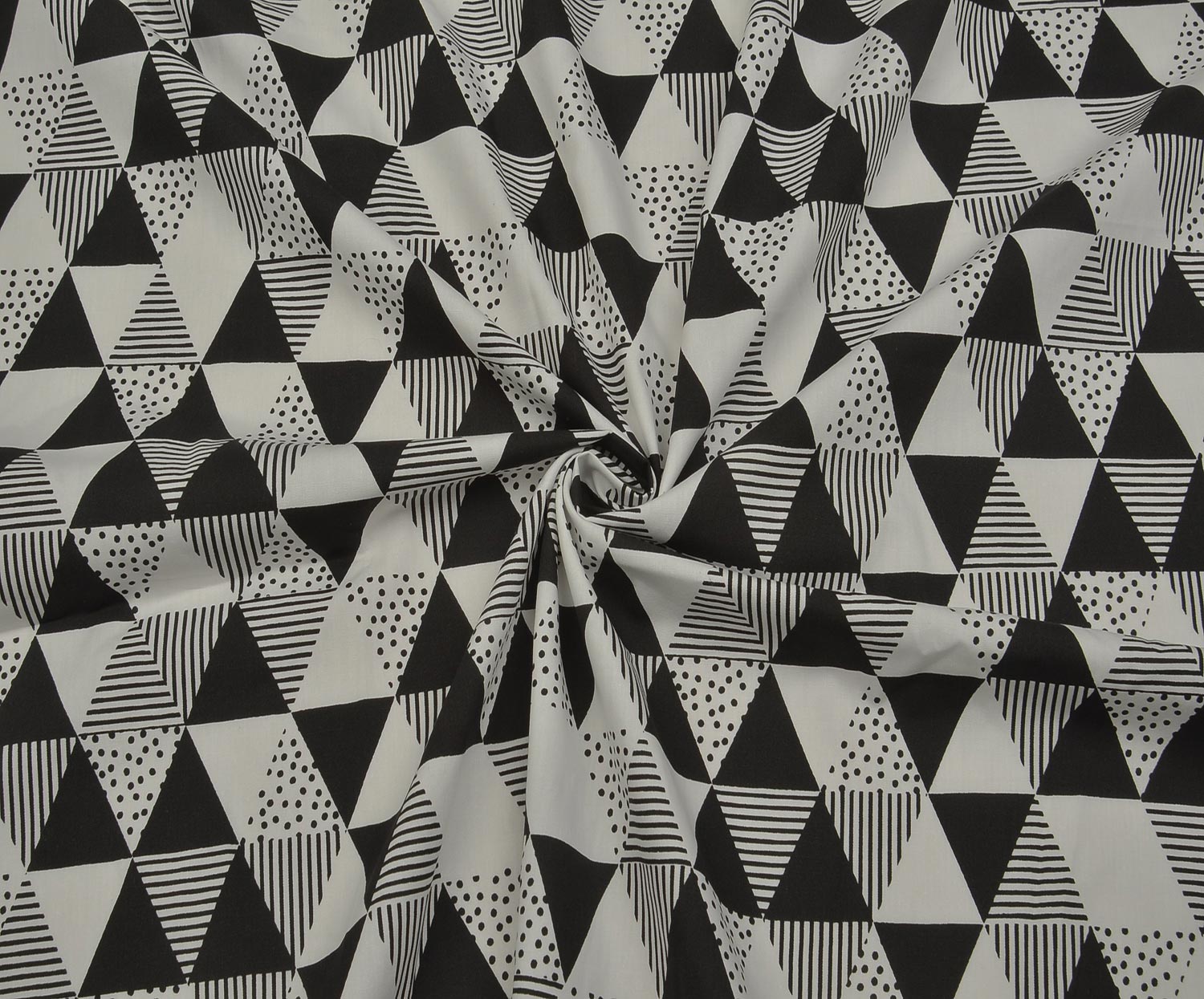 GEOMETRIC PATTERN POPLIN FABRIC - BLACK