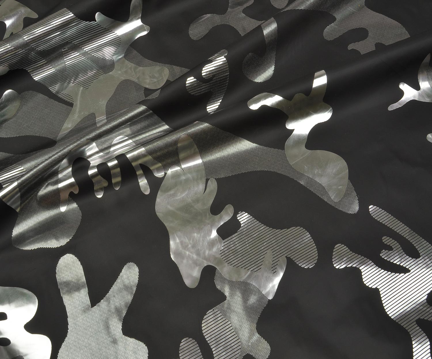 PATTERNED PARACHUTE FABRIC - BLACK