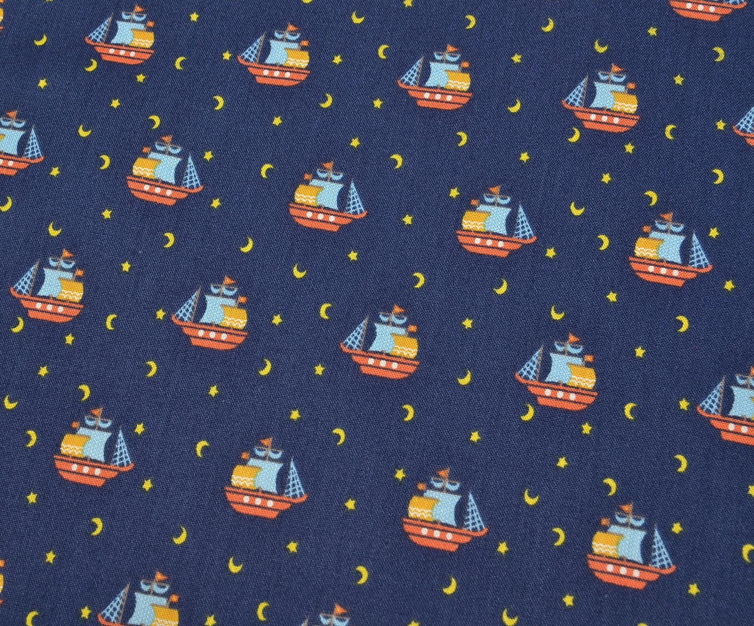 EGYPTIAN COTTON SAILBOAT PATTERN - NAVY BLUE