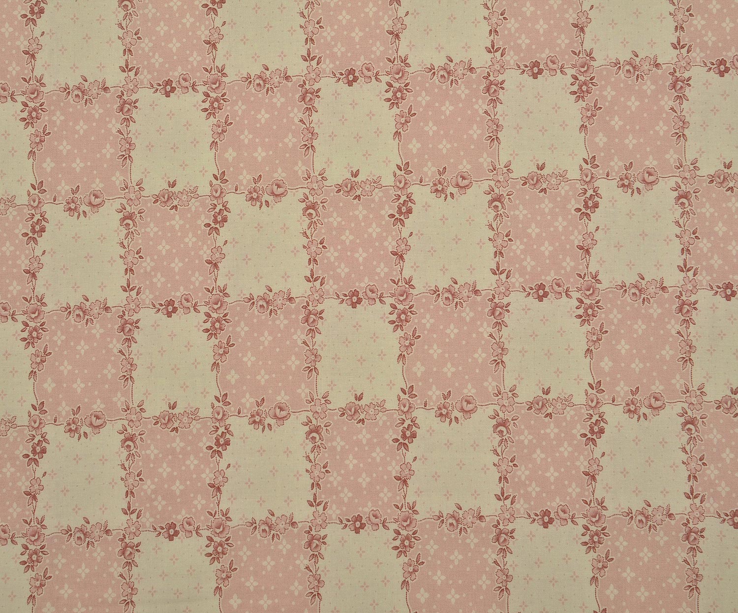 EGYPTIAN COTTON FLORAL SQUARES PATTERN - POWDER